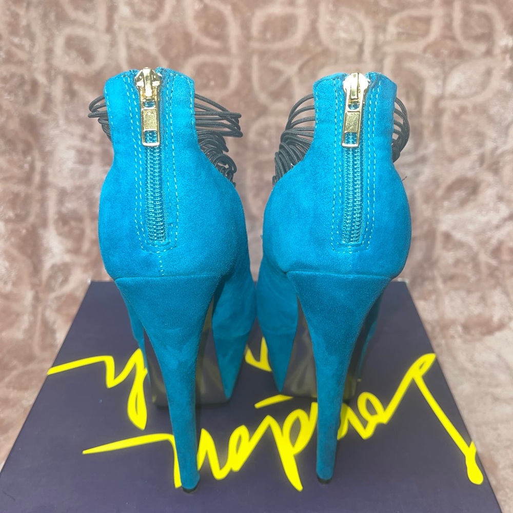London Trash 'Ceres' Platform Pumps - Picture 6 of 7